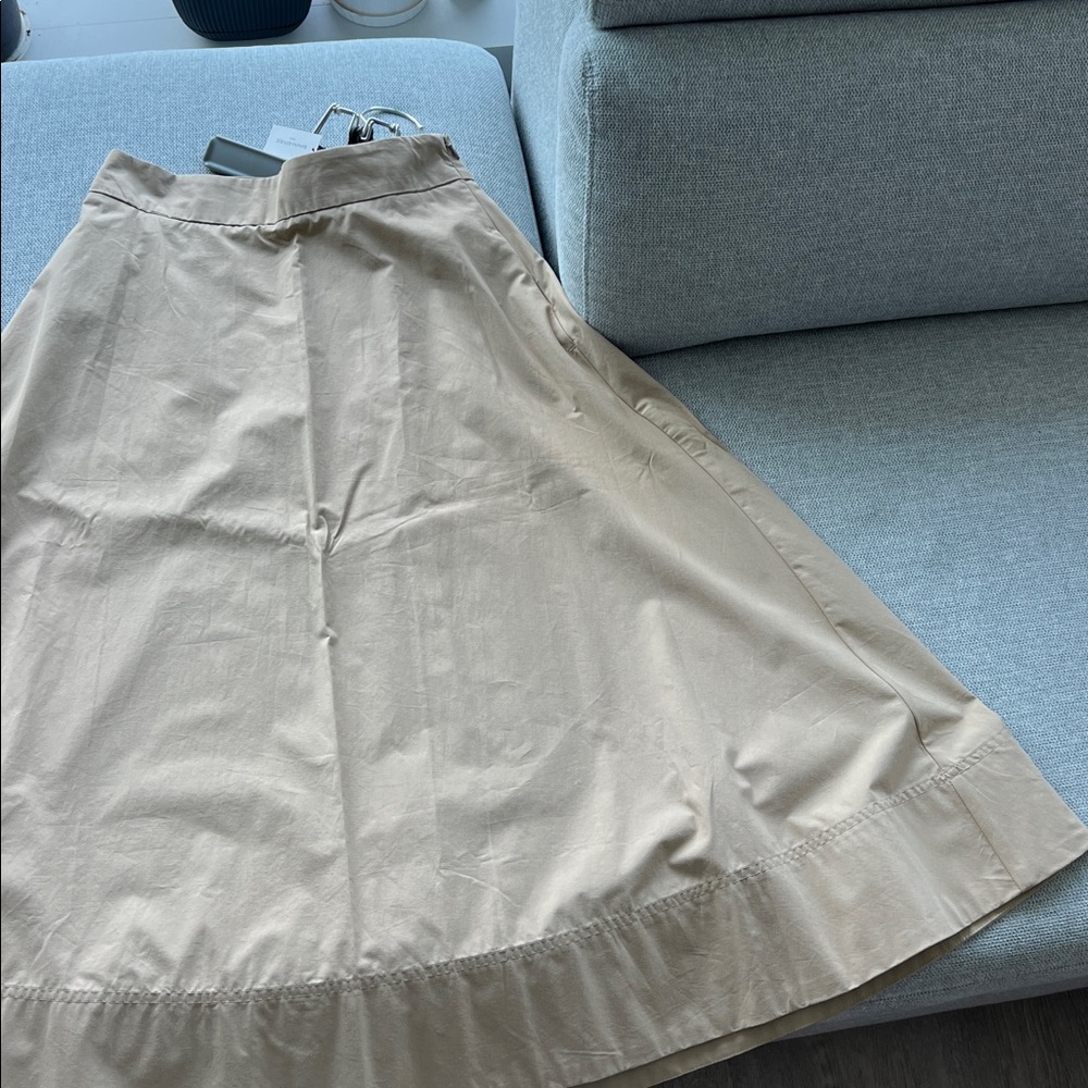 Banana Republic Tan A-Line Skirt with pockets. Size 4P NWT - Picture 4 of 5